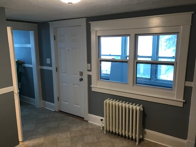 Building Photo - 12 Hazelwood Ter Unit 2