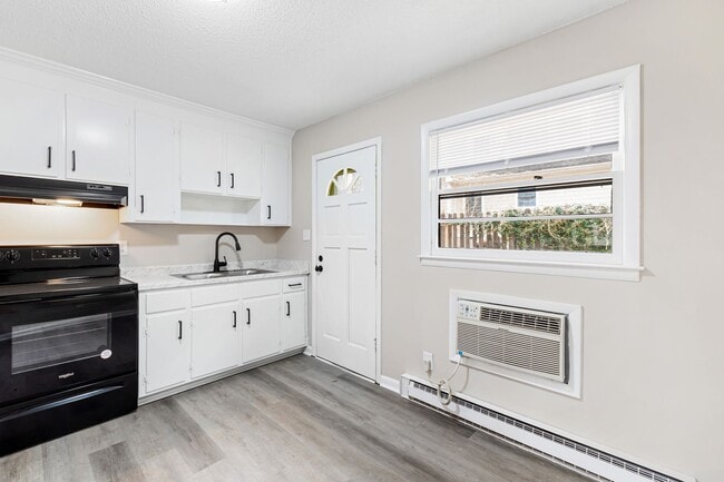 109 W Poplar Ave