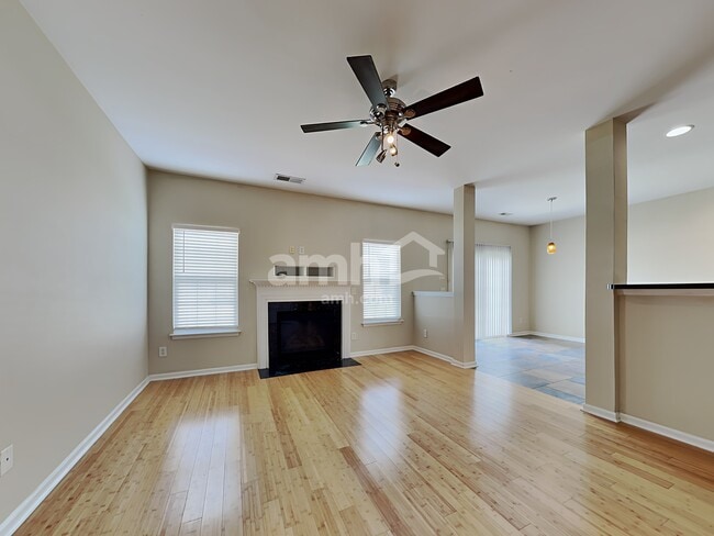 Photo - 6352 Hedgewood Ln