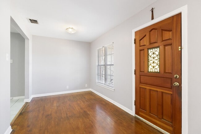 Photo - 210 Dryden Dr