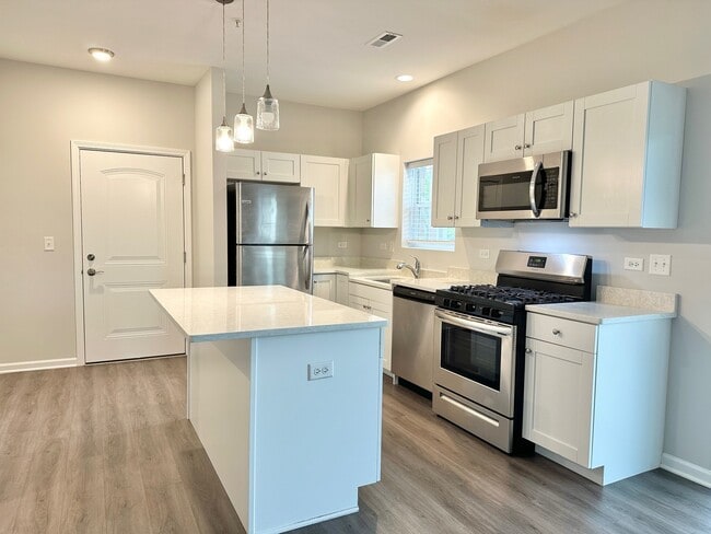 Photo - 853 E Main St Unit 1B