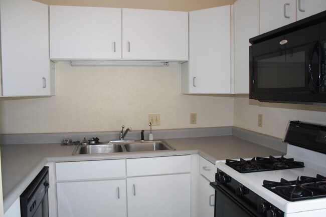 Photo - 118 E Ash St Unit Apt B