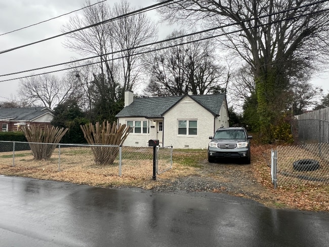 Building Photo - 810 W Rankin Ave