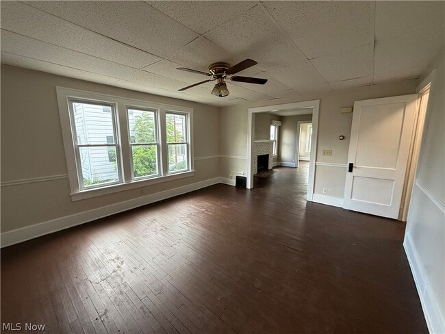 Photo - 301-303 Roslyn Ave NW Unit 303