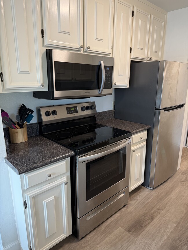 Kitchen - 828 N El Camino Real Unit 8