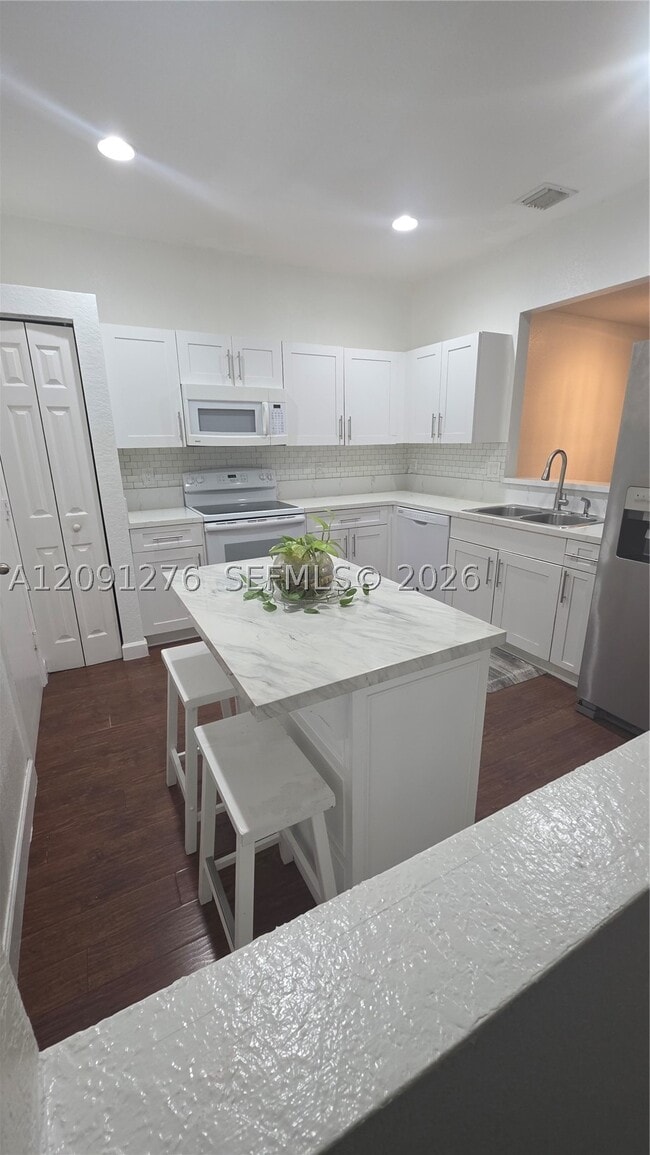8972 NW 54th St
