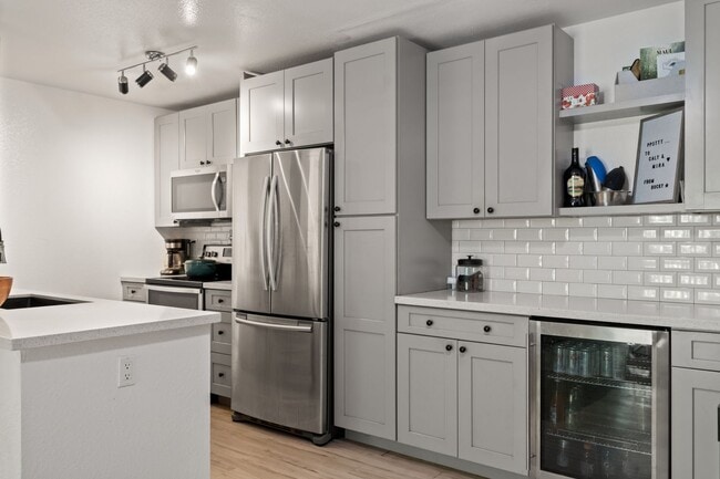 Photo - Kihei Villages - Unfurnished upstairs unit 2 bd/1.5 bath. Nicely remodeled.