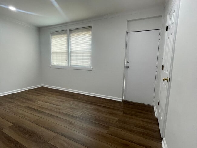 Building Photo - 4762 Trenton Dr Unit 4762 Trenton Dr C