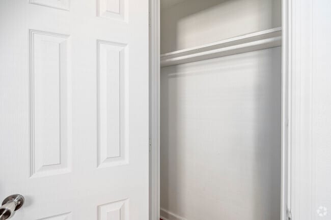 2BR, 1BA - 725SF - Second Closet