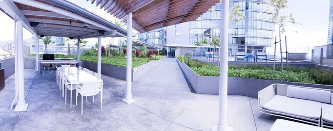 Photo - 1001 Queen St