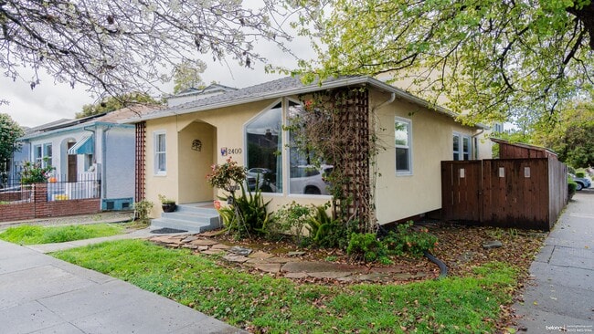 Photo - 2400 Bonar St