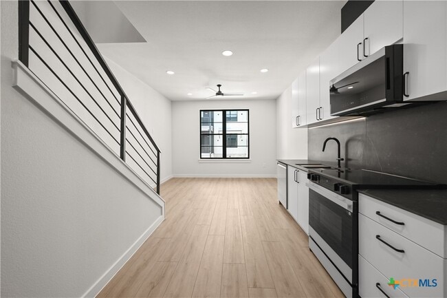 Building Photo - 634 Central Pkwy Unit 1204