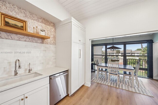 Photo - 3207 S Lakeview Cir Unit 6205