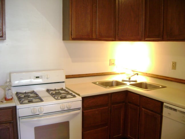 Kitchen - 3700 N Wilton Ave