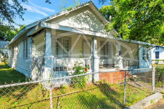 Photo - 2056 Moncrief Rd Casa