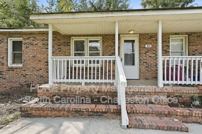 Building Photo - 1831 Dayton St Unit 101