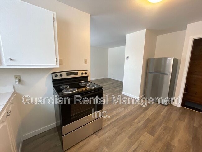 Photo - 137 Huron Crescent