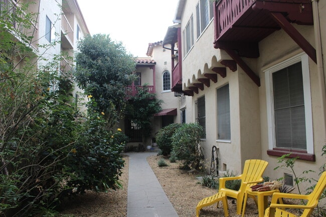 Photo - 1327-1329 N Vista St