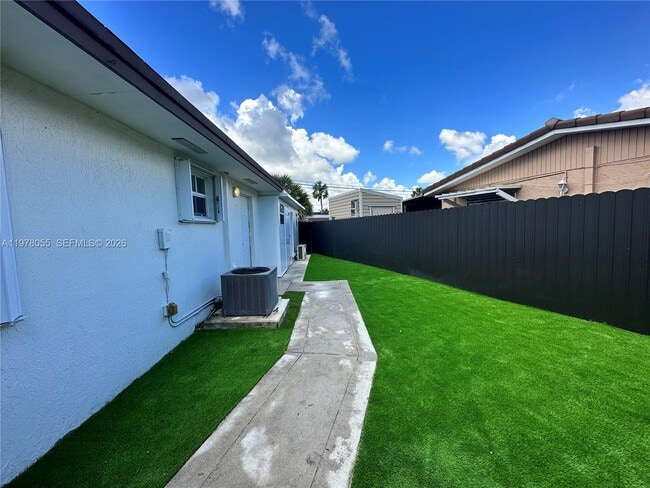 Building Photo - 17100 NW 77th Ct Unit 1