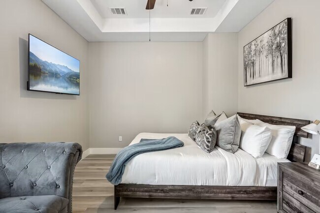 Photo - 2502 Sam Wilson St