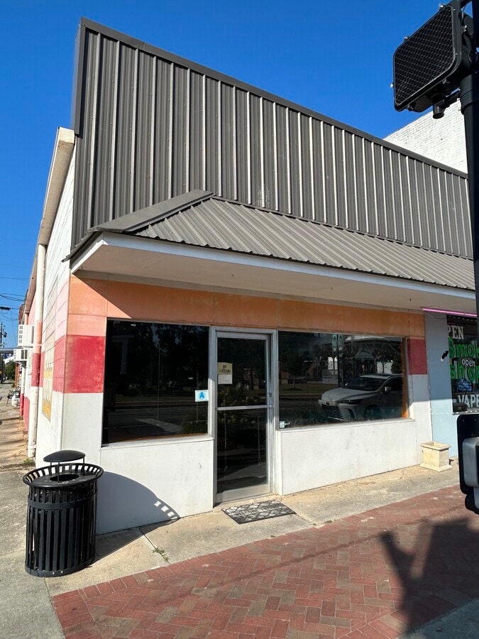 Photo - 101 W Barnard St