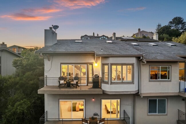 Photo - Spacious 4-Story Townhouse with Panoramic ...