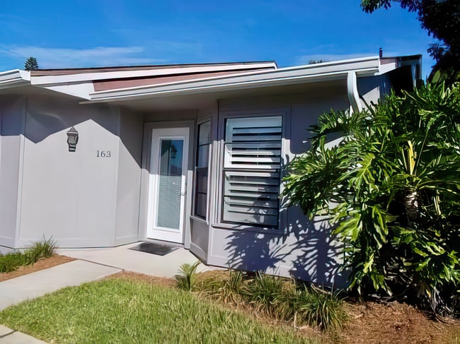 End unit w/assigned parking - 163 Breezeway Ct