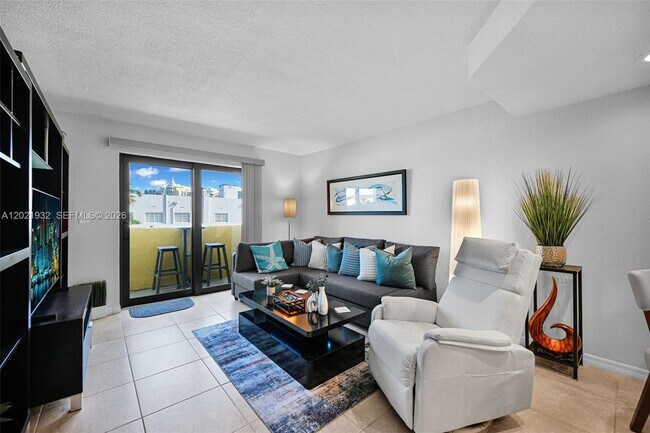 Photo - 1334 Collins Ave Unidad 403