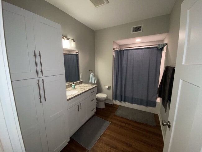 Photo - Stunning sunsets on private balcony 2 bed 2 bath in Longfellow! Unidad 1