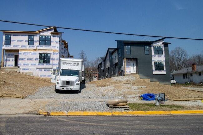 Building Photo - Brand New Construction on East Campus! Unit 102