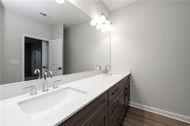 Photo - 1994 Main St NW