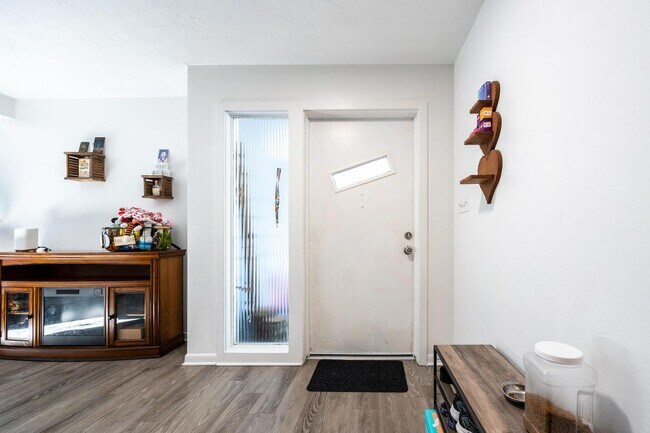 Photo - 749 NW 34th St