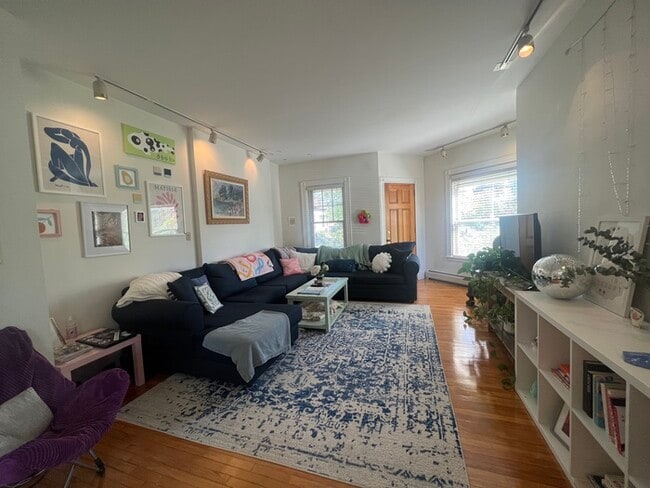 Photo - 27 Holton St Apartment Unit 1