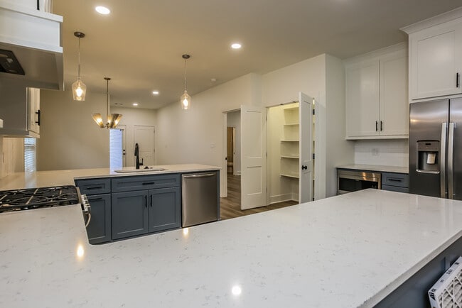 Photo - 16304 Lamarche Dr