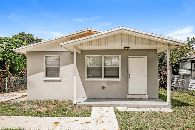Building Photo - 933 Camellia Rd Rental