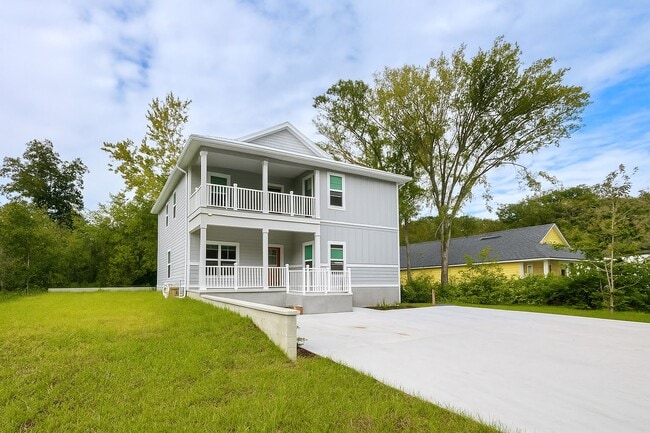 Photo - 716 Cathedral Pl