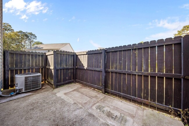 Photo - 122 Sherman Ct