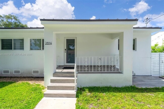 Building Photo - 2814 SW 26th St Unit 2810