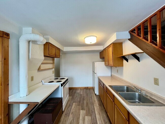 Photo - 117 Spruce St Unit #B