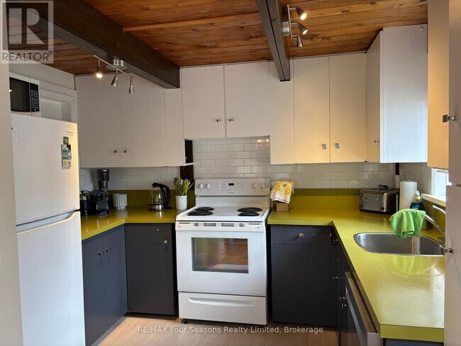 Photo - 163 Craigleith Rd