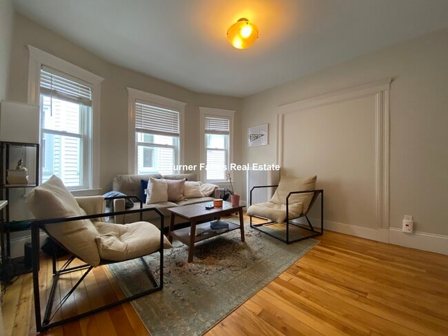 Building Photo - 6 Westminster Ave Unit 2