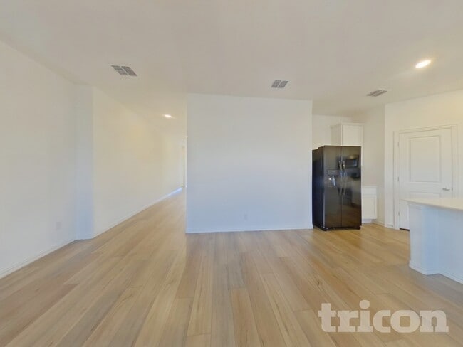 Photo - 509 Macdonald Wy