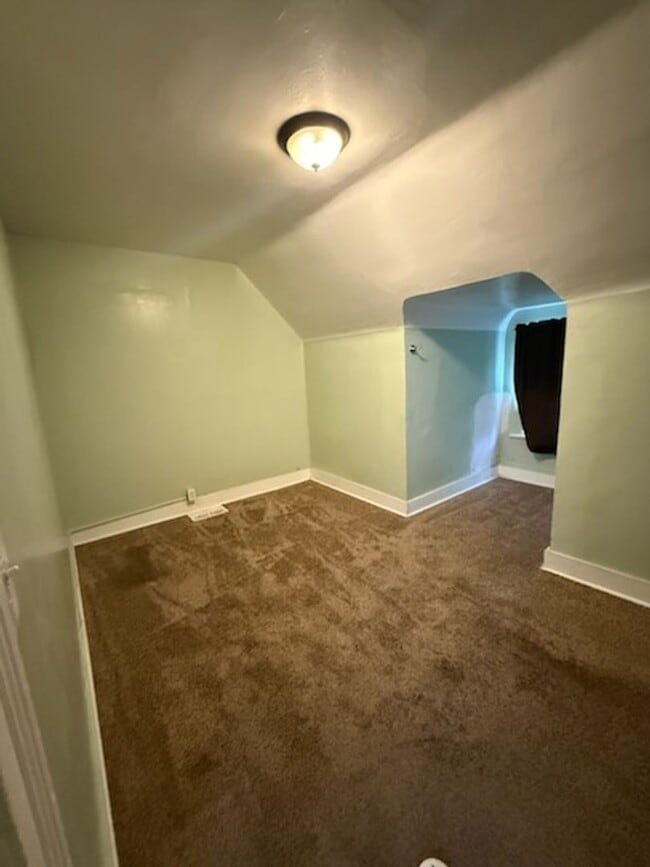 Photo - 2 Bedroom House with Fenced in backyard