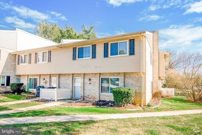 Building Photo - 113 Village Walk Rental