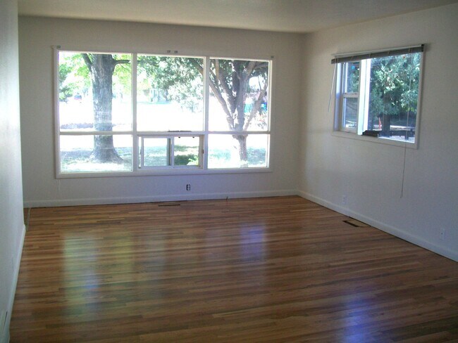 Photo - 1912 W Elizabeth St