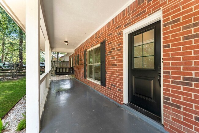 Photo - 618 W Rollingwood St