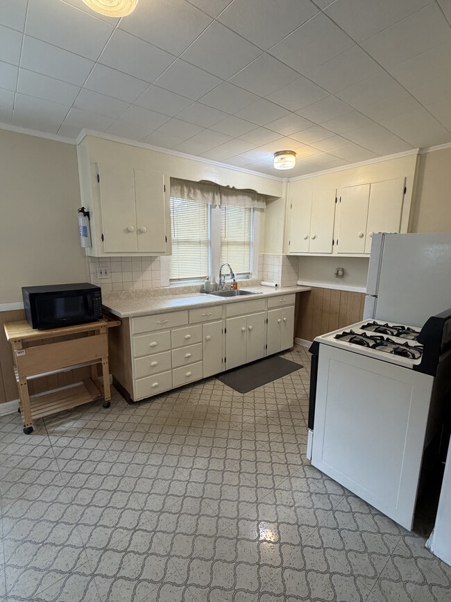 Building Photo - 35 Loring Ave Unit 1L