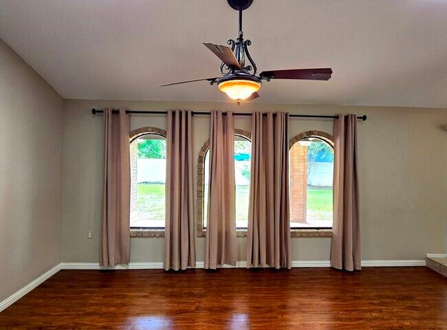 Photo - 105 Indiana St