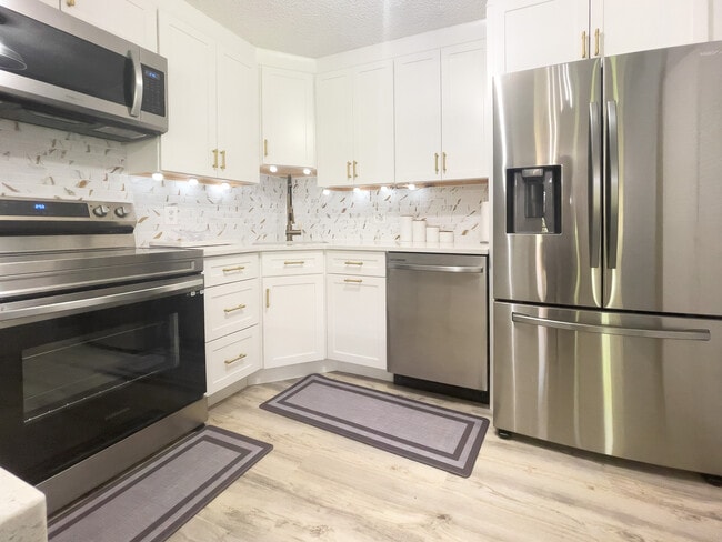 Photo - 340 Knotty Pine Cir Unidad B2