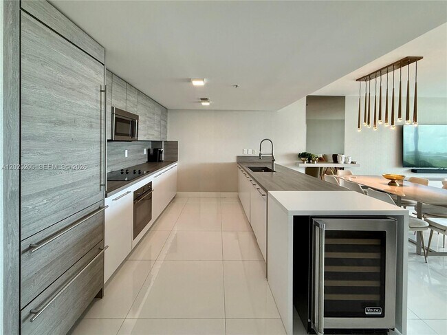Photo - 400 Sunny Isles Blvd Unidad 1404